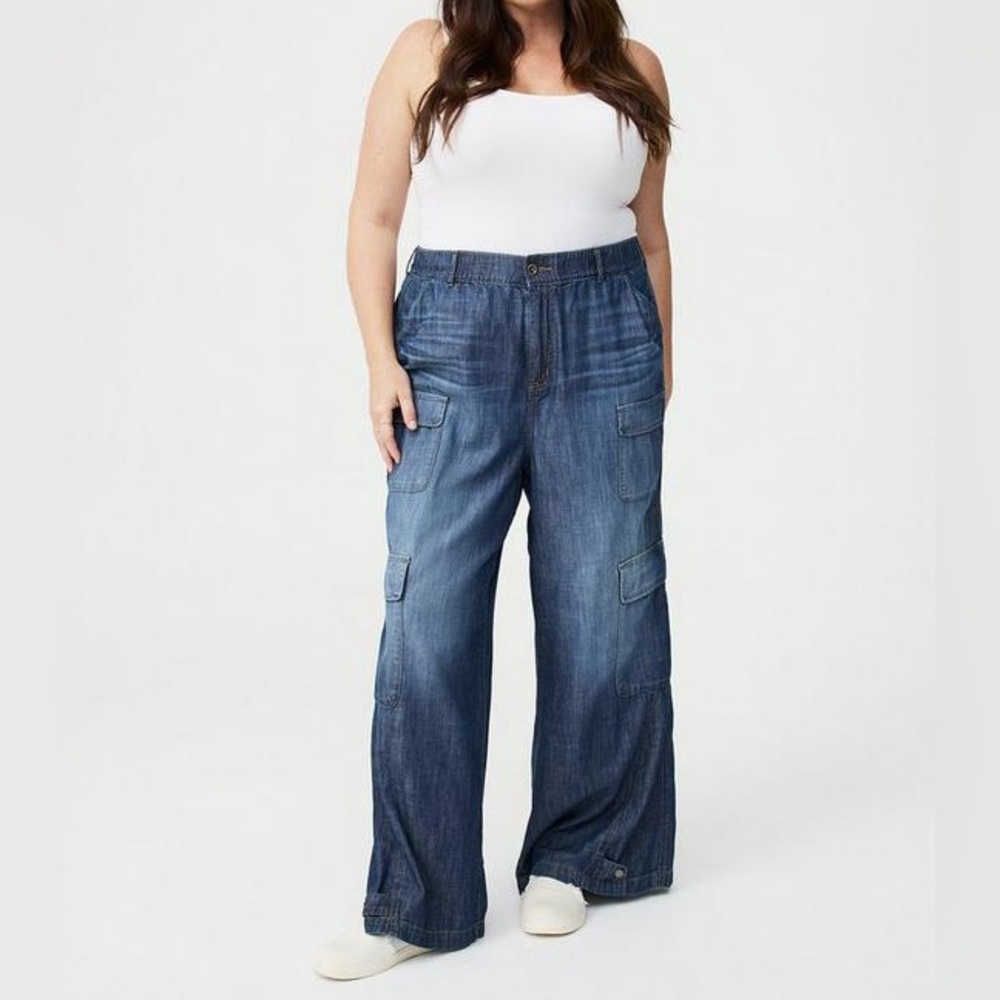14R Torrid Baggy Wide-Leg Cargo Jeans in Medium Blue